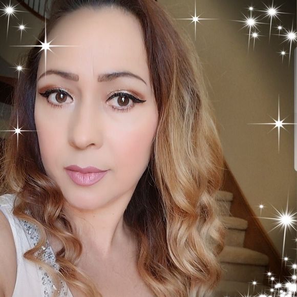 Meet your Posher, Martina - Picture 1 of 1